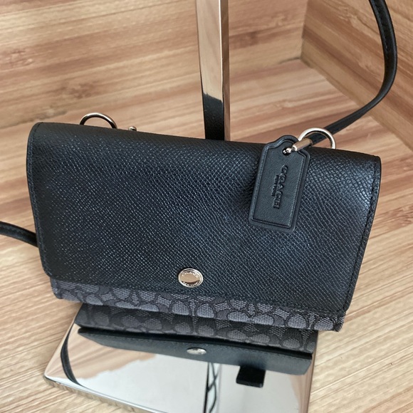 Coach Signature Crossbody Phone Wallet Bag Clutch Black Leather/ Canvas - Picture 6 of 13
